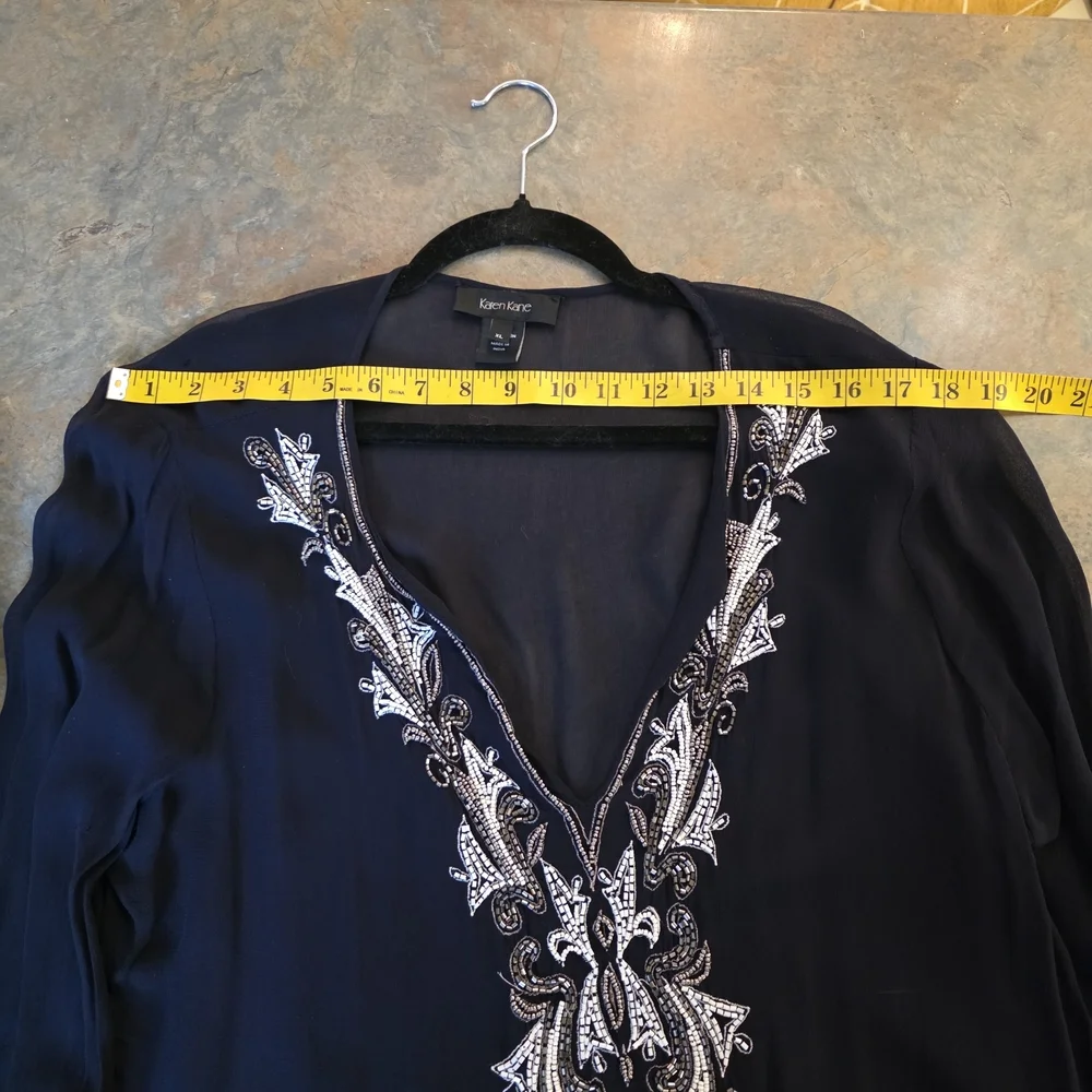 Elegant Black Embroidered Women's Top - Picture 3 of 7